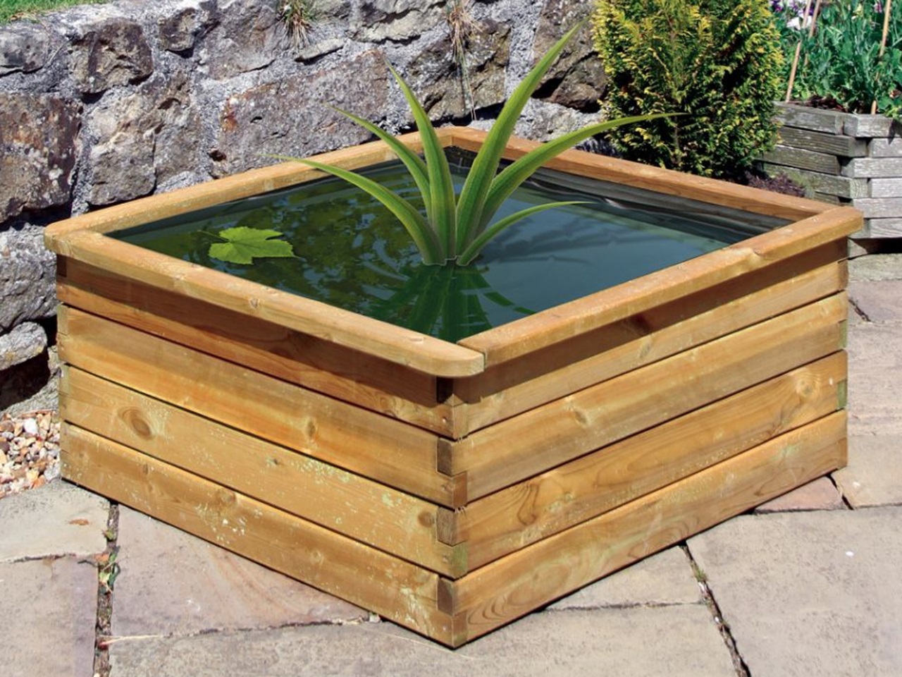 Hi, does this planter need to be assembled? And can it be used without the base (like a raised bed)?
